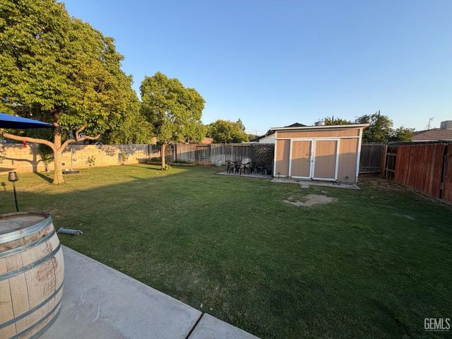 5305 Kenyon Avenue, Bakersfield, CA 93309