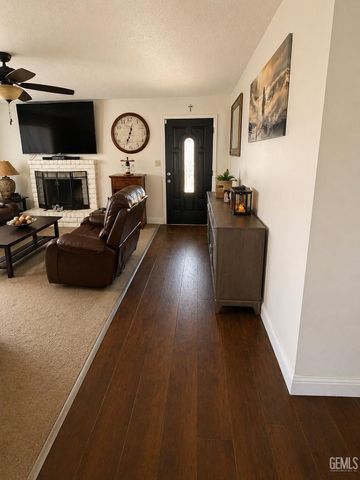 5305 Kenyon Avenue, Bakersfield, CA 93309