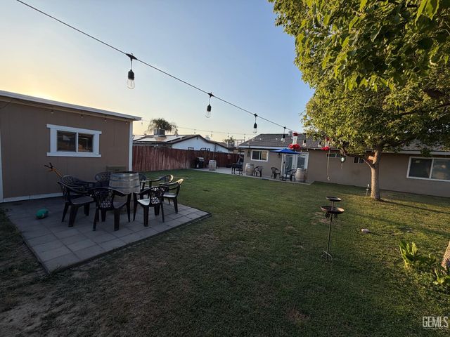 5305 Kenyon Avenue, Bakersfield, CA 93309