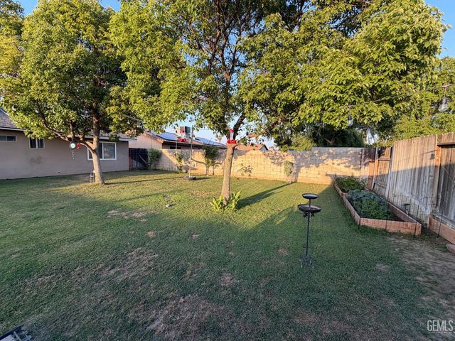 5305 Kenyon Avenue, Bakersfield, CA 93309