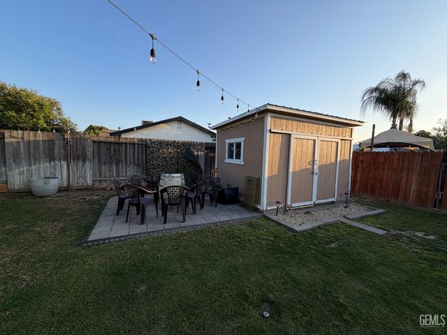 5305 Kenyon Avenue, Bakersfield, CA 93309