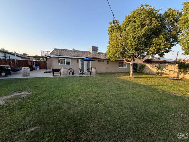 5305 Kenyon Avenue, Bakersfield, CA 93309