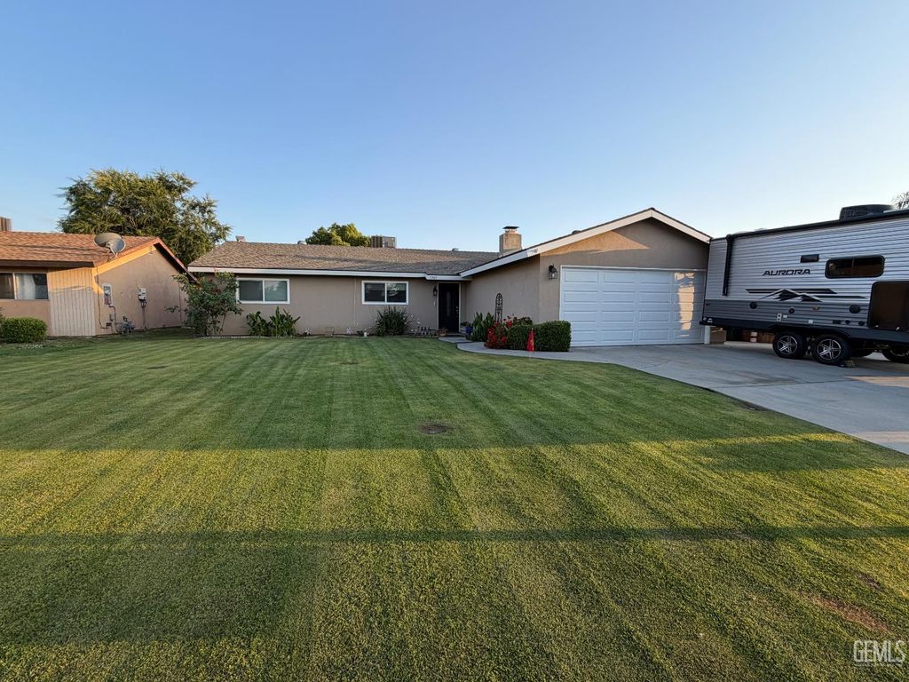 5305 Kenyon Avenue, Bakersfield, CA 93309