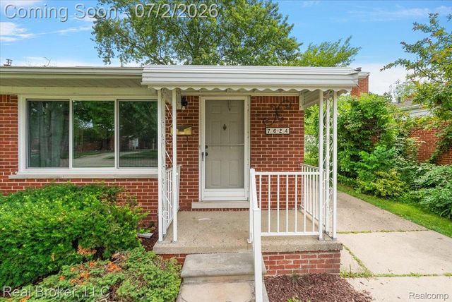7624 Gary Avenue, Westland, MI 48185
