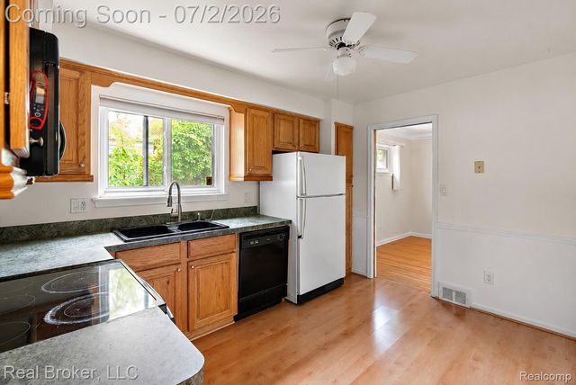 7624 Gary Avenue, Westland, MI 48185