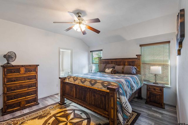 1109 E Park Dr., Lindale, TX 75771