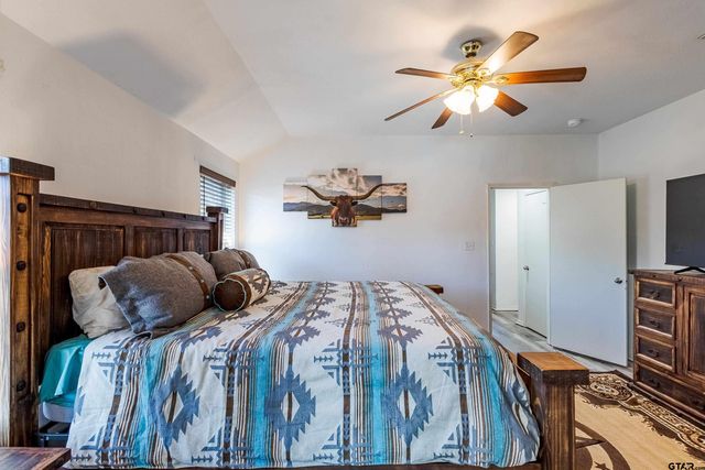 1109 E Park Dr., Lindale, TX 75771