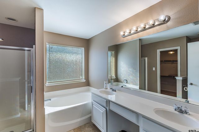 1109 E Park Dr., Lindale, TX 75771