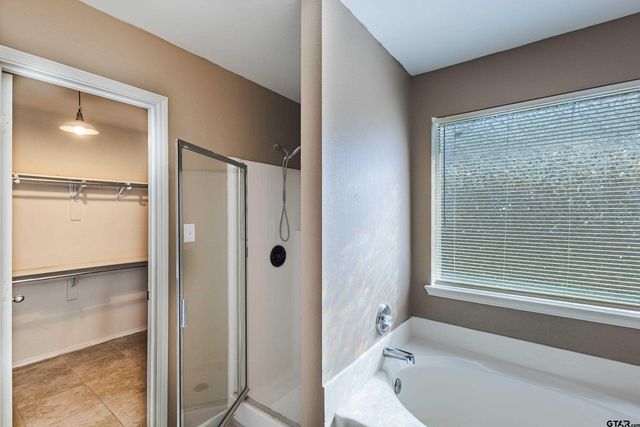 1109 E Park Dr., Lindale, TX 75771