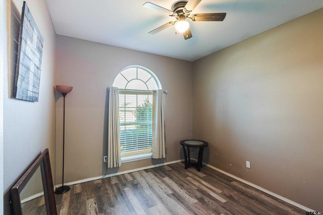 1109 E Park Dr., Lindale, TX 75771