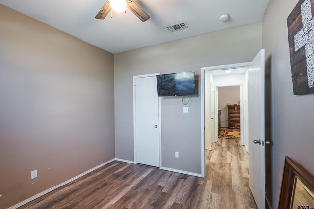 1109 E Park Dr., Lindale, TX 75771