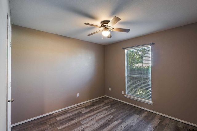 1109 E Park Dr., Lindale, TX 75771