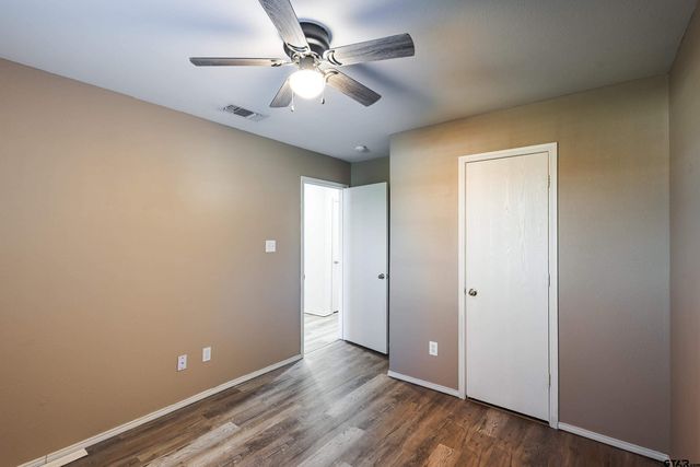 1109 E Park Dr., Lindale, TX 75771