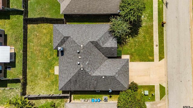 1109 E Park Dr., Lindale, TX 75771