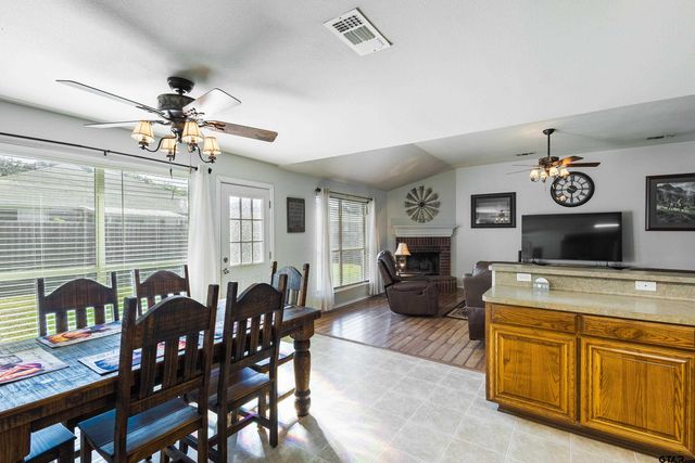 1109 E Park Dr., Lindale, TX 75771