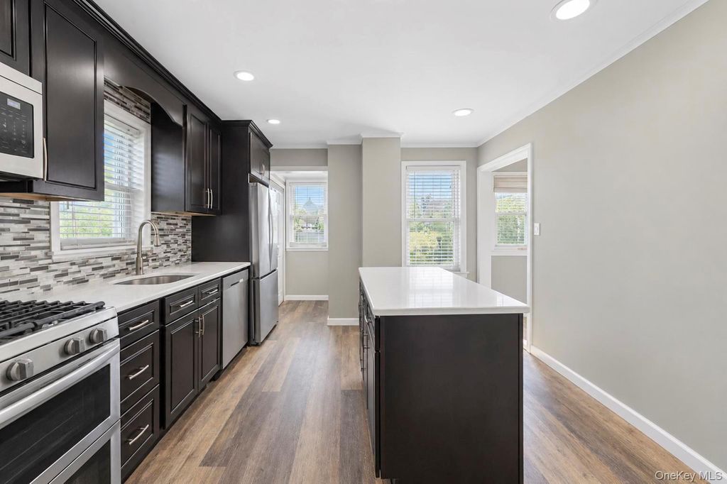63 S Franklin Avenue, Valley Stream, NY 11580 — photo 2