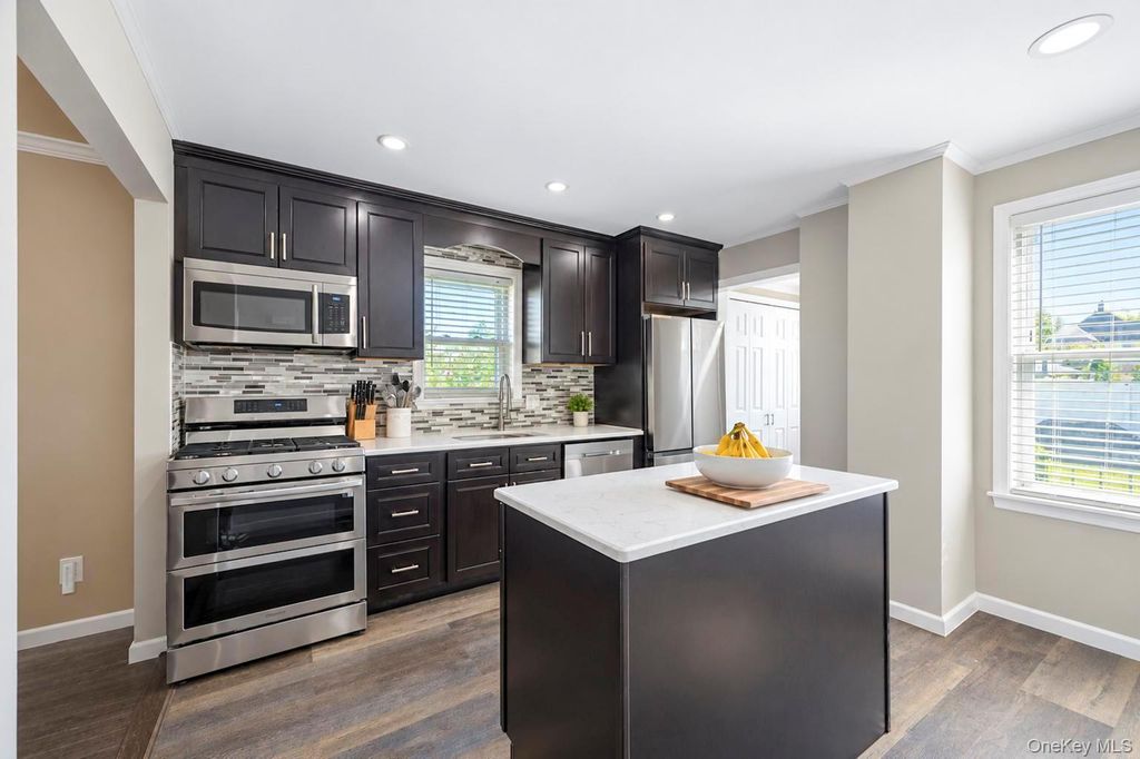 63 S Franklin Avenue, Valley Stream, NY 11580 — photo 3