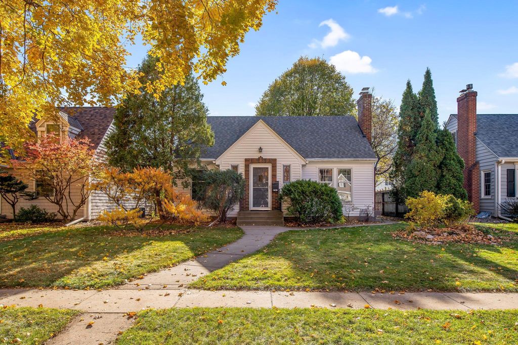 1436 Idaho Avenue W, Falcon Heights, MN 55108