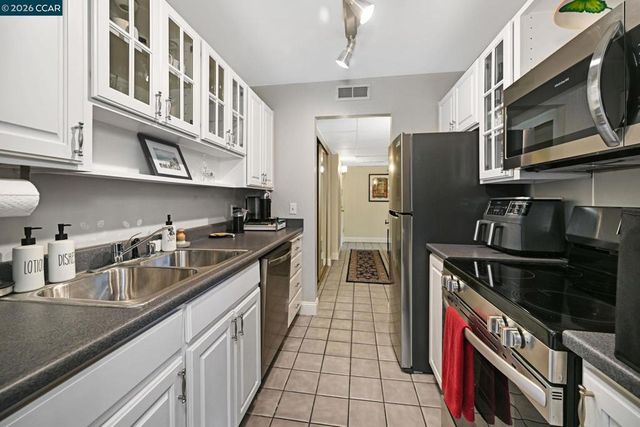 360 N Civic Dr 204, Walnut Creek, CA 94596