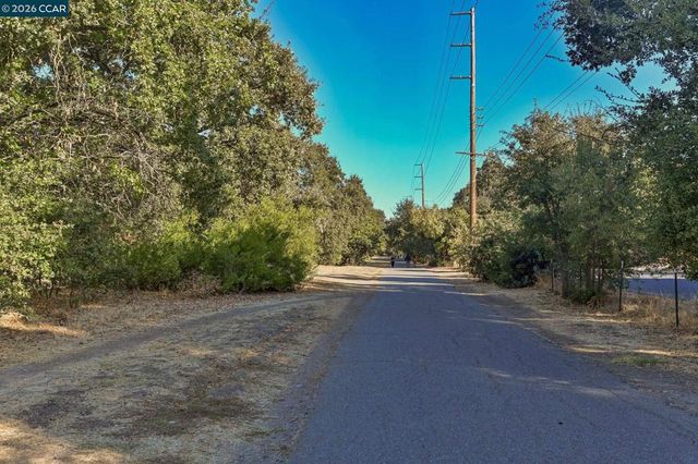 360 N Civic Dr 204, Walnut Creek, CA 94596