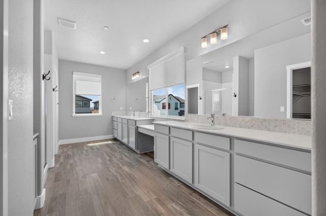 10090 Swordfish Cir, Elk Grove, CA 95757
