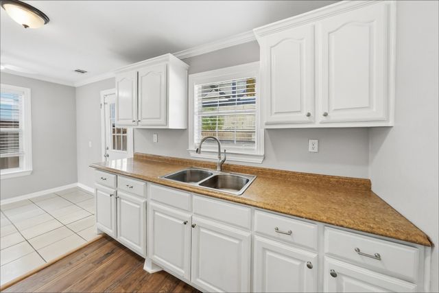 1221 Blalock Avenue, Fort Worth, TX 76115