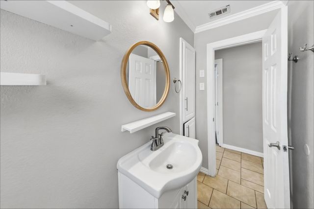 1221 Blalock Avenue, Fort Worth, TX 76115