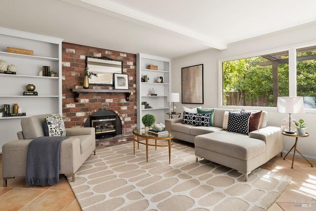 81 Santa Maria Dr, Novato, CA 94947