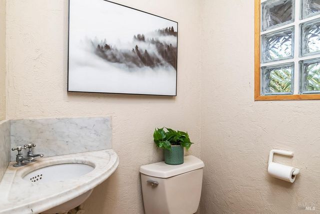 81 Santa Maria Dr, Novato, CA 94947