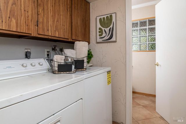 81 Santa Maria Dr, Novato, CA 94947