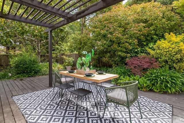 81 Santa Maria Dr, Novato, CA 94947