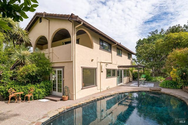 81 Santa Maria Dr, Novato, CA 94947