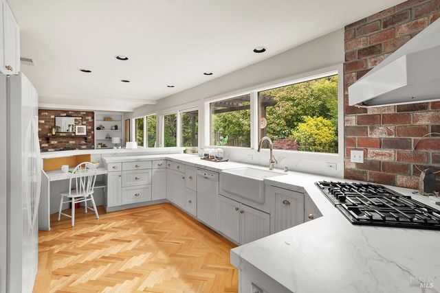 81 Santa Maria Dr, Novato, CA 94947