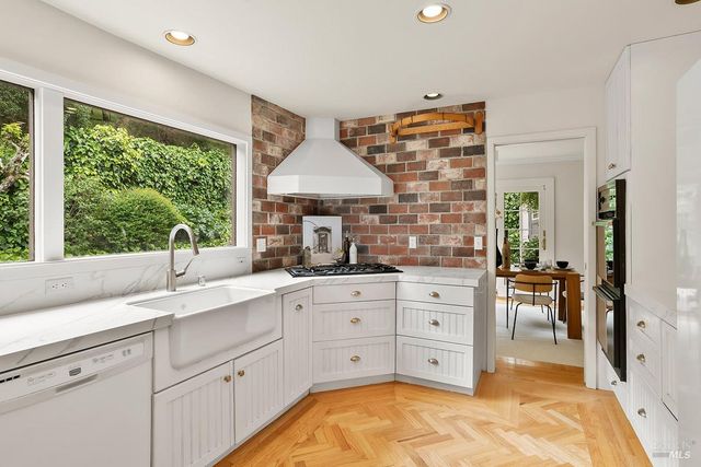 81 Santa Maria Dr, Novato, CA 94947