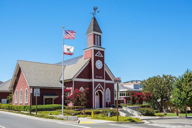 81 Santa Maria Dr, Novato, CA 94947