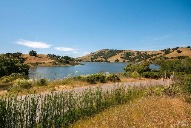 81 Santa Maria Dr, Novato, CA 94947