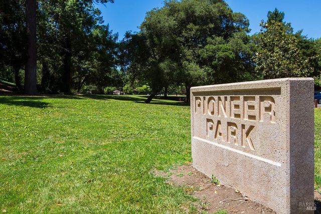 81 Santa Maria Dr, Novato, CA 94947