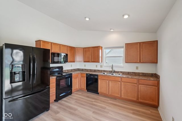 2204 Cherrybark Court, Shelbyville, IN 46176