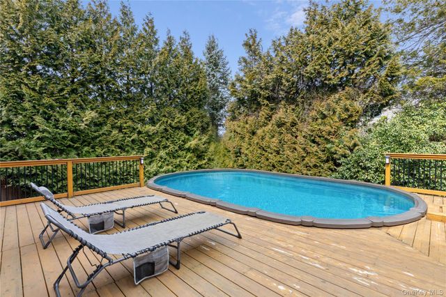 58 Roosevelt Avenue, Glen Head, NY 11545