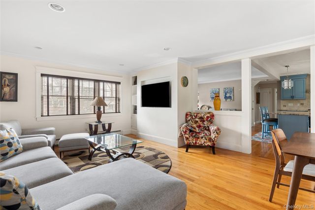 58 Roosevelt Avenue, Glen Head, NY 11545