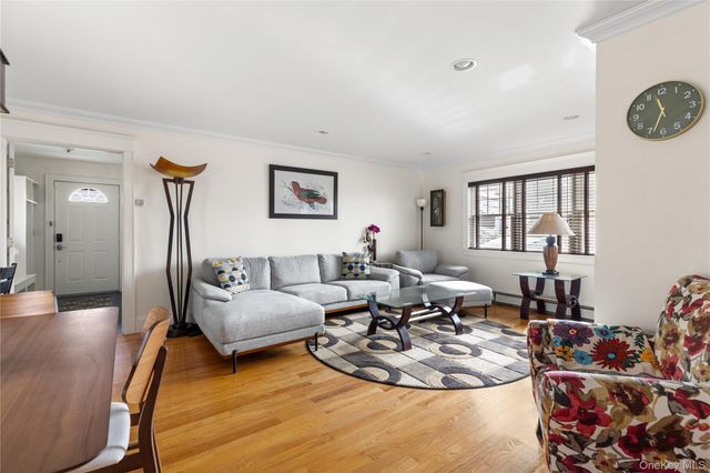 58 Roosevelt Avenue, Glen Head, NY 11545