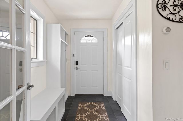 58 Roosevelt Avenue, Glen Head, NY 11545