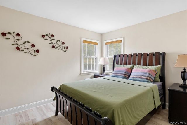 58 Roosevelt Avenue, Glen Head, NY 11545