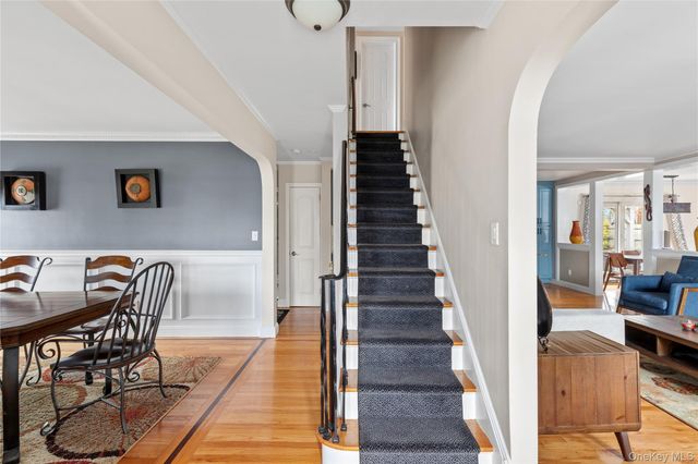 58 Roosevelt Avenue, Glen Head, NY 11545