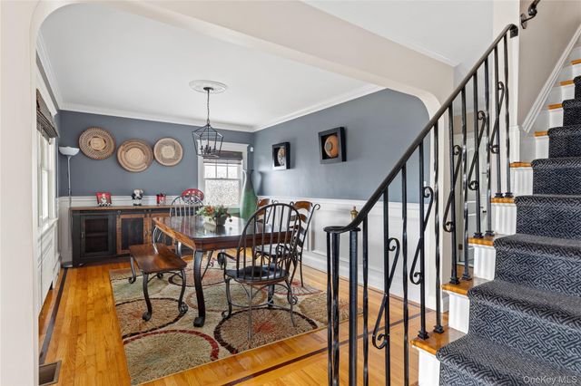 58 Roosevelt Avenue, Glen Head, NY 11545