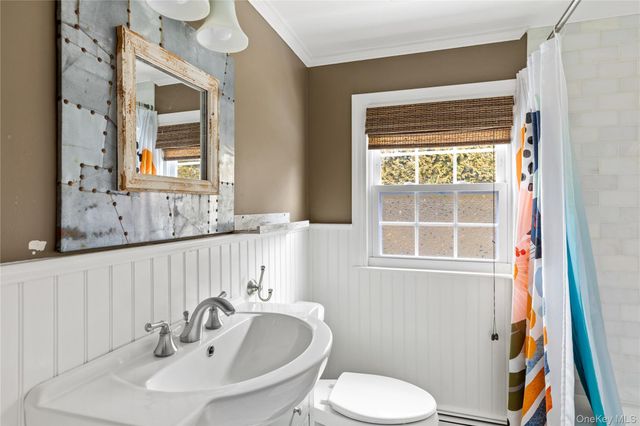 58 Roosevelt Avenue, Glen Head, NY 11545