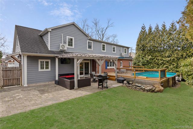 58 Roosevelt Avenue, Glen Head, NY 11545