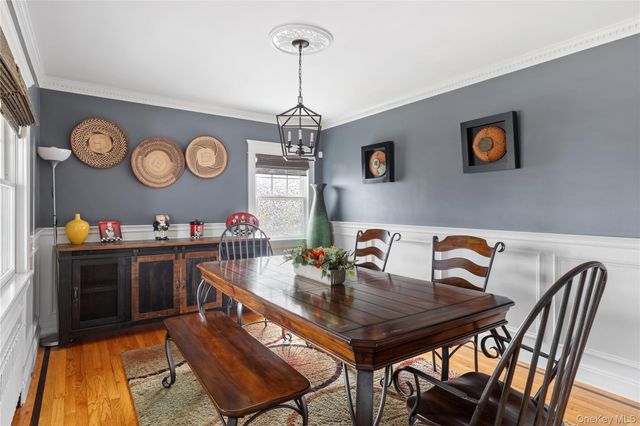 58 Roosevelt Avenue, Glen Head, NY 11545