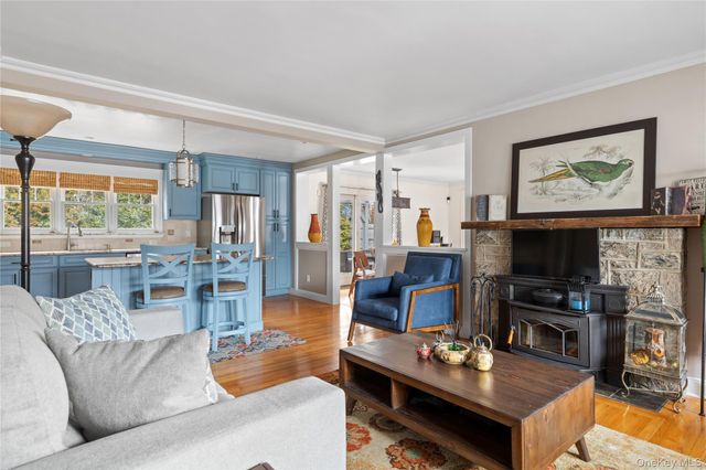 58 Roosevelt Avenue, Glen Head, NY 11545