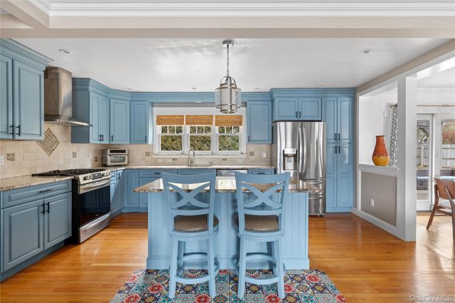 58 Roosevelt Avenue, Glen Head, NY 11545